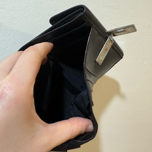 Gucci Black‎ Leather Wallet with Silver Clasp - Picture 7 of 10